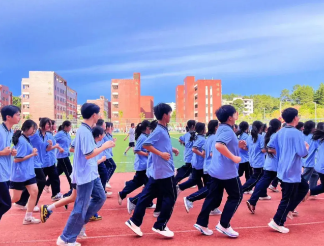 孩子们也从被动听讲转向自动探求成果但