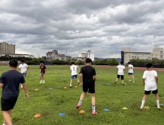 校园坚持以赛为媒以体育心把班超班BA作