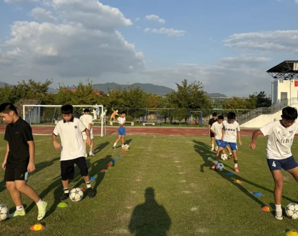 校园坚持以赛为媒以体育心把班超班BA作